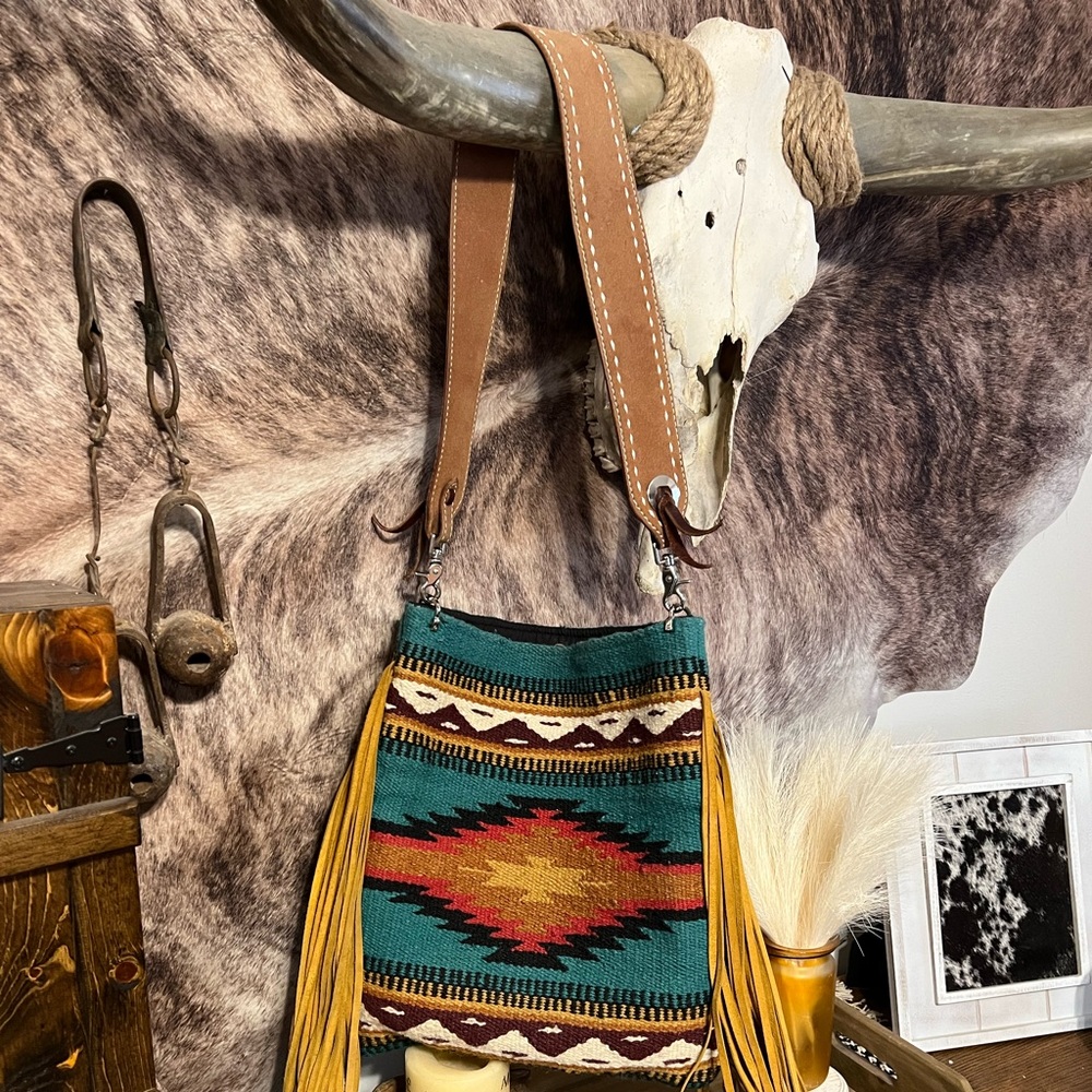 Western fringe saddle blanket purse - Picture 2 of 2